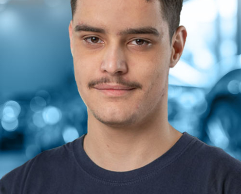 Das Bild zeigt einen Mitarbeiter