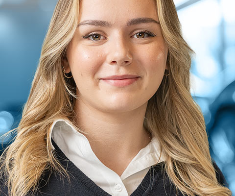 Das Bild zeigt Eliza Avdija