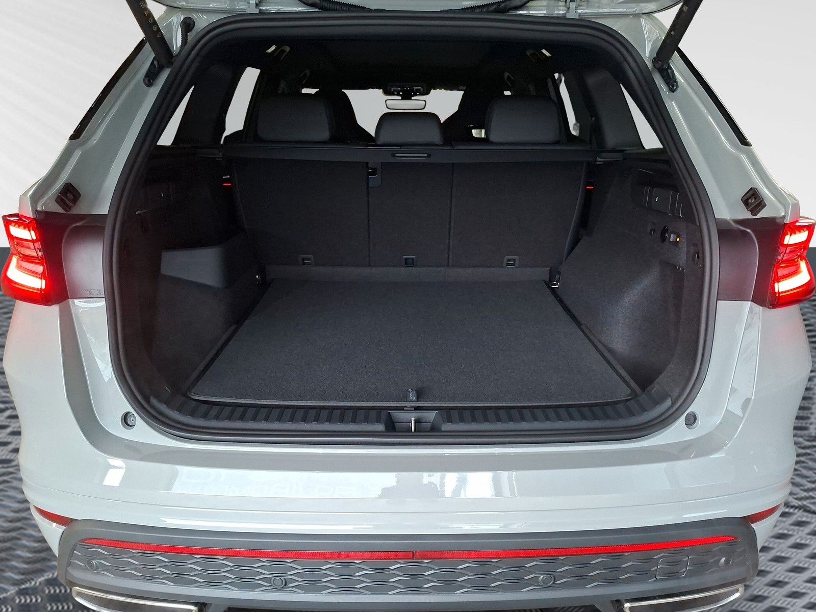 Fahrzeugabbildung SKODA Kodiaq 2.0TSI RS Pano AHK Headup Standh.Volleder