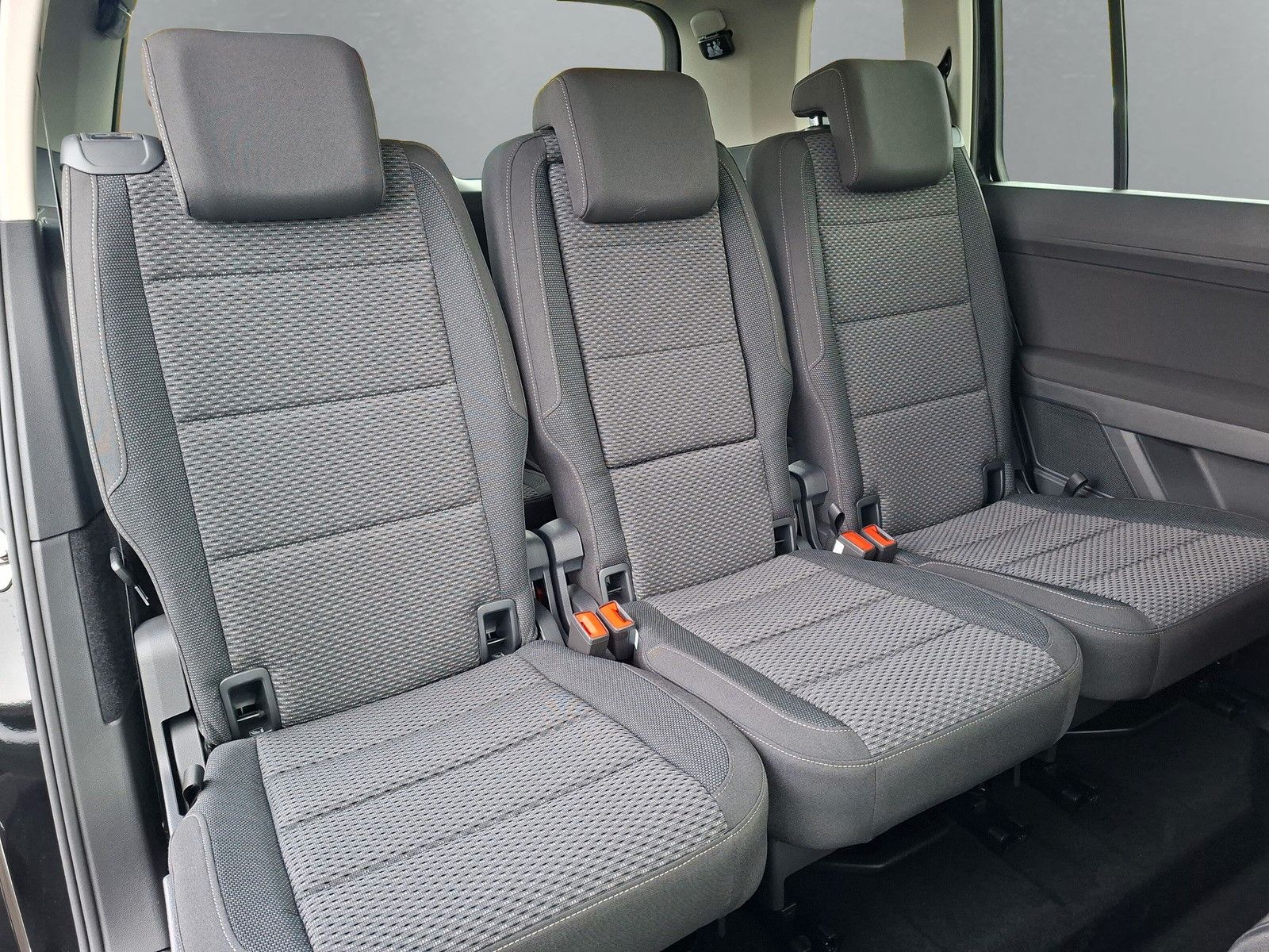 Fahrzeugabbildung Volkswagen Touran 1.5TSI DSG AHK ACC 7Si. Pano Standheizung