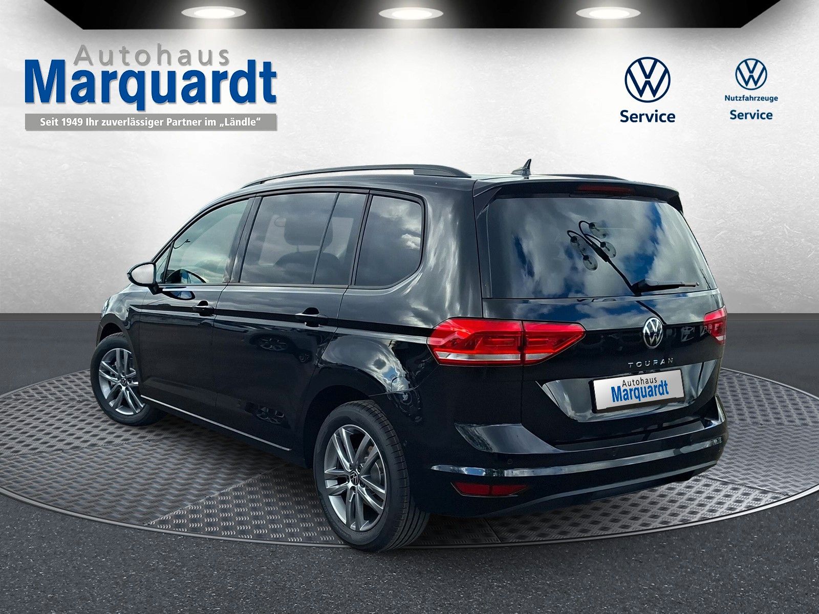 Fahrzeugabbildung Volkswagen Touran 1.5TSI IQ LED ACC 7Sitze Pano heizb.Front