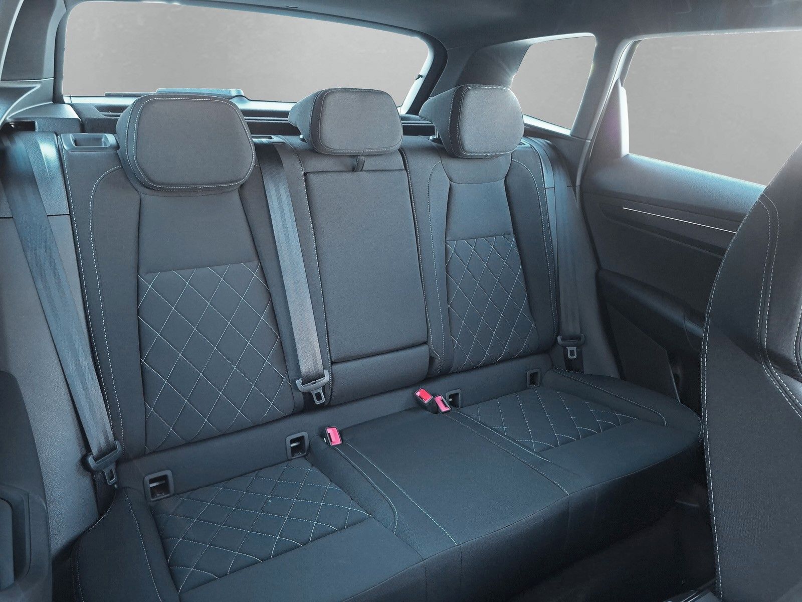 Fahrzeugabbildung SKODA Karoq Sportline 2.0TDI 4x4 Pano AHK 19" Matrix