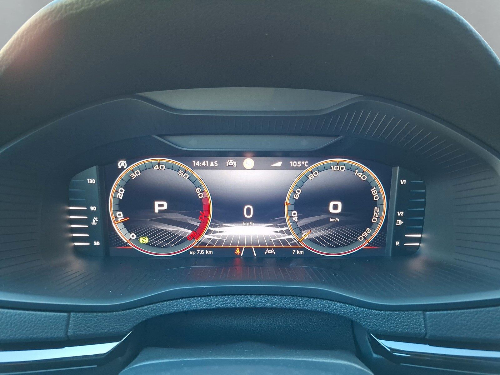 Fahrzeugabbildung SKODA Karoq Sportline 2.0TDI 4x4 Pano AHK 19" Matrix