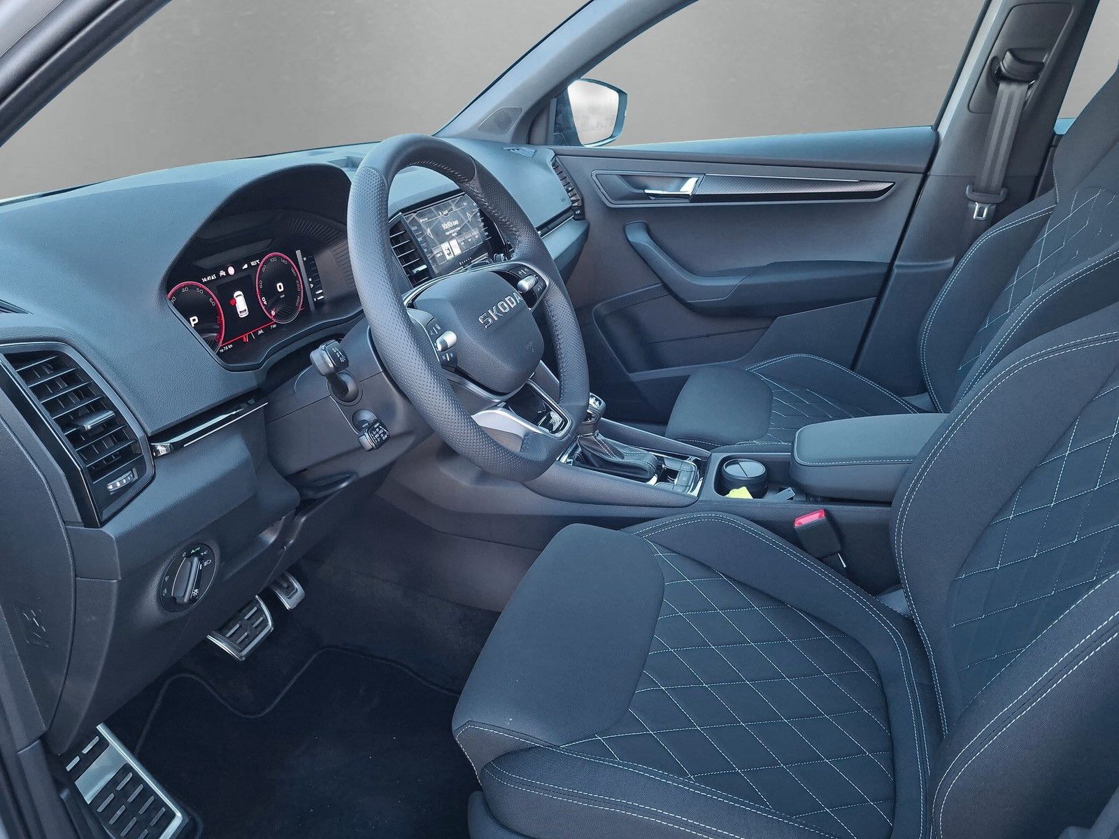 Fahrzeugabbildung SKODA Karoq Sportline 2.0TDI 4x4 Pano AHK 19" Matrix