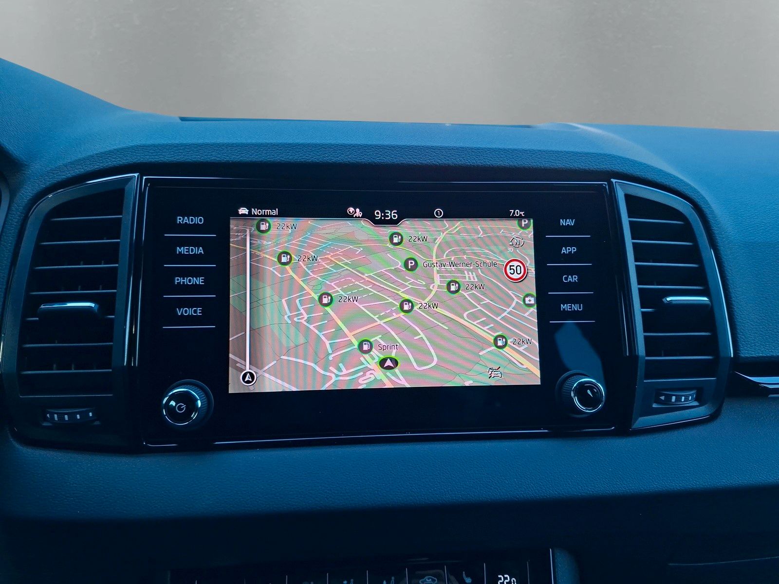 Fahrzeugabbildung SKODA Karoq Sportline 2.0TDI 4x4 Pano AHK 19" Matrix