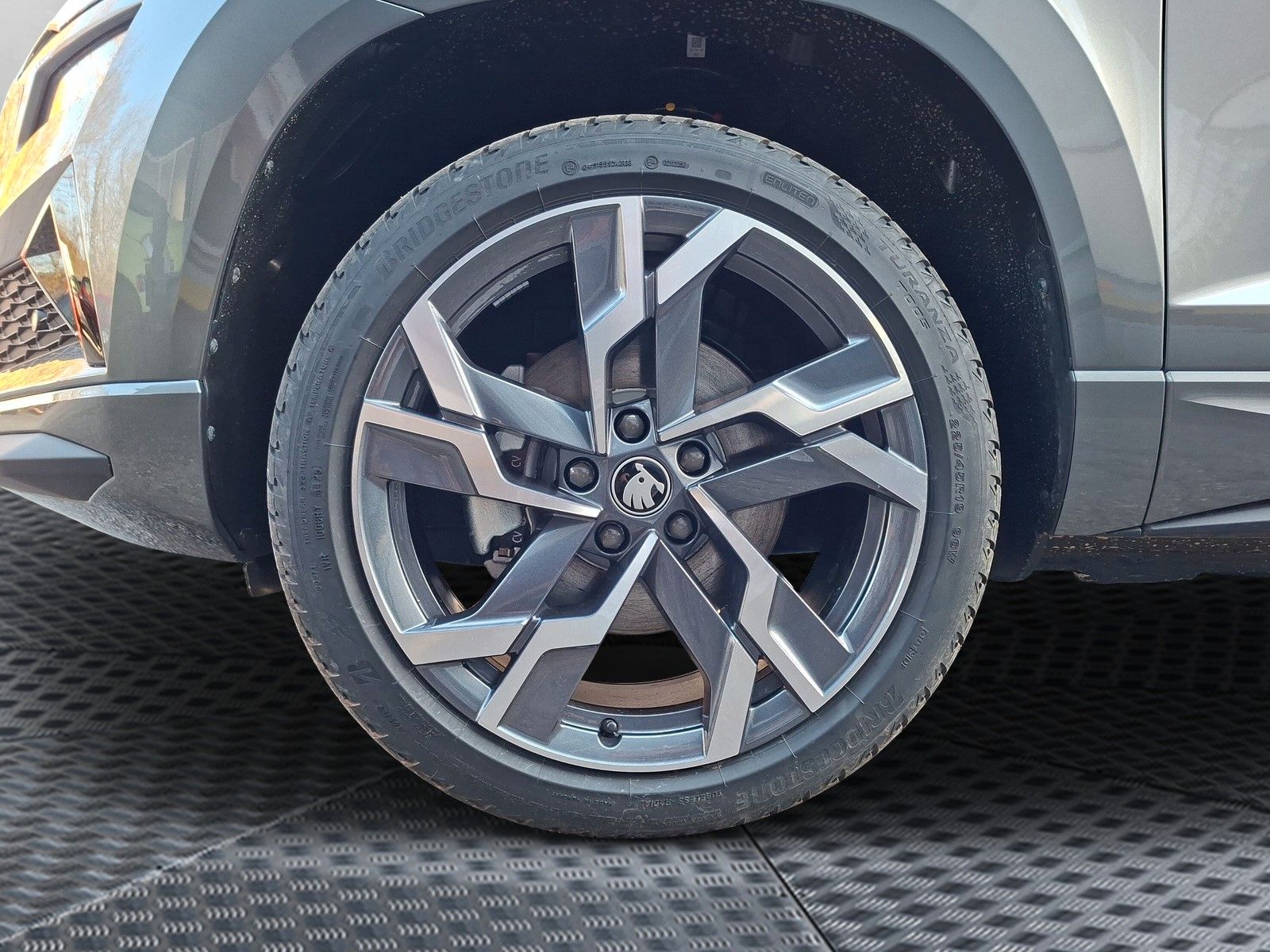 Fahrzeugabbildung SKODA Karoq Sportline 2.0TDI 4x4 Pano AHK 19" Matrix