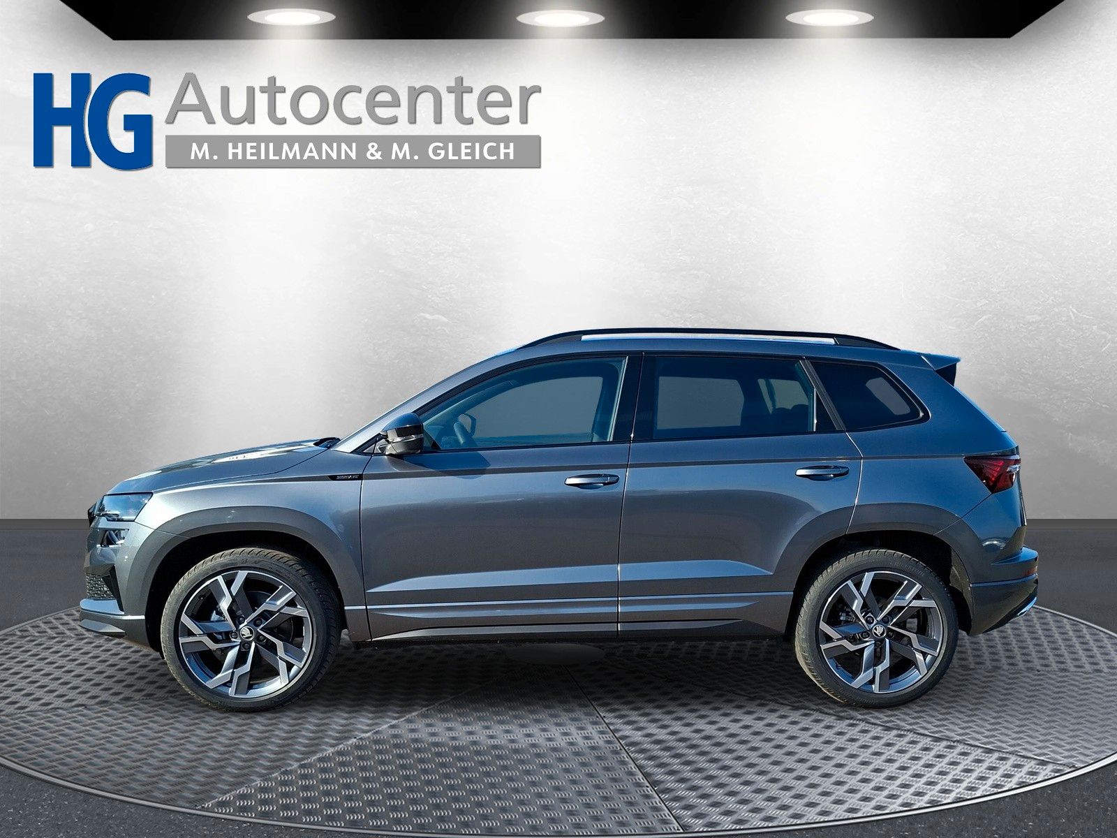 Fahrzeugabbildung SKODA Karoq Sportline 2.0TDI 4x4 Pano AHK 19" Matrix
