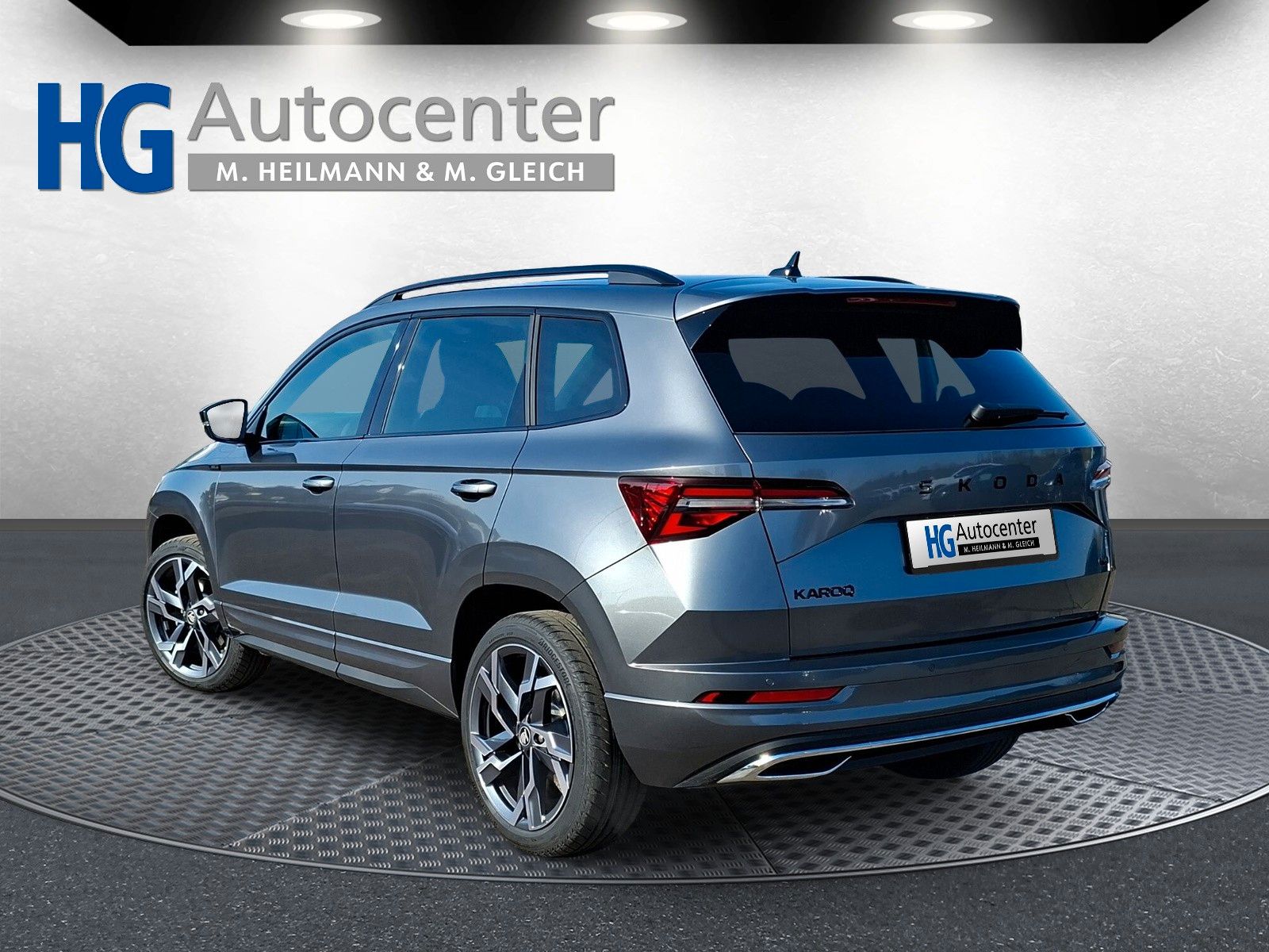 Fahrzeugabbildung SKODA Karoq Sportline 2.0TDI 4x4 Pano AHK 19" Matrix