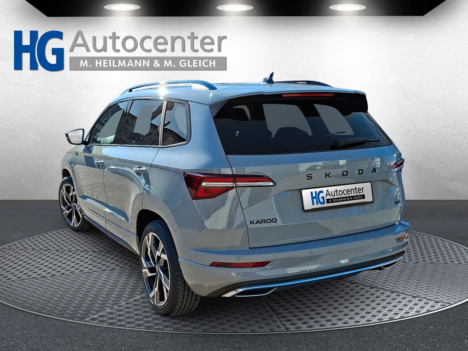 Fahrzeugabbildung SKODA Karoq 1.5 TSI Sportline Pano AHK Matrix 19" Side