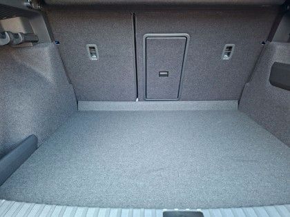 Fahrzeugabbildung SKODA Karoq 1.5 TSI Sportline Pano AHK Matrix 19" Side