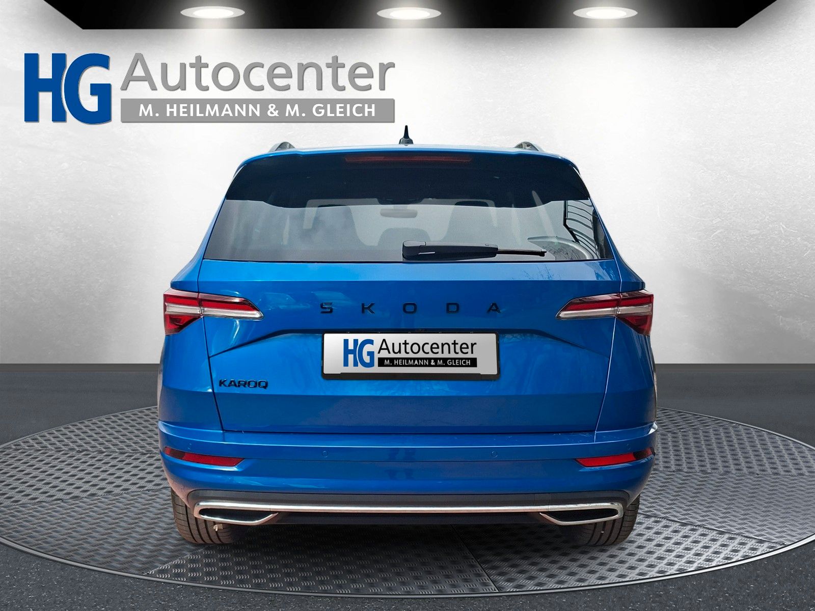 Fahrzeugabbildung SKODA Karoq 1.5 TSI Sportline Pano AHK Matrix 19" Side