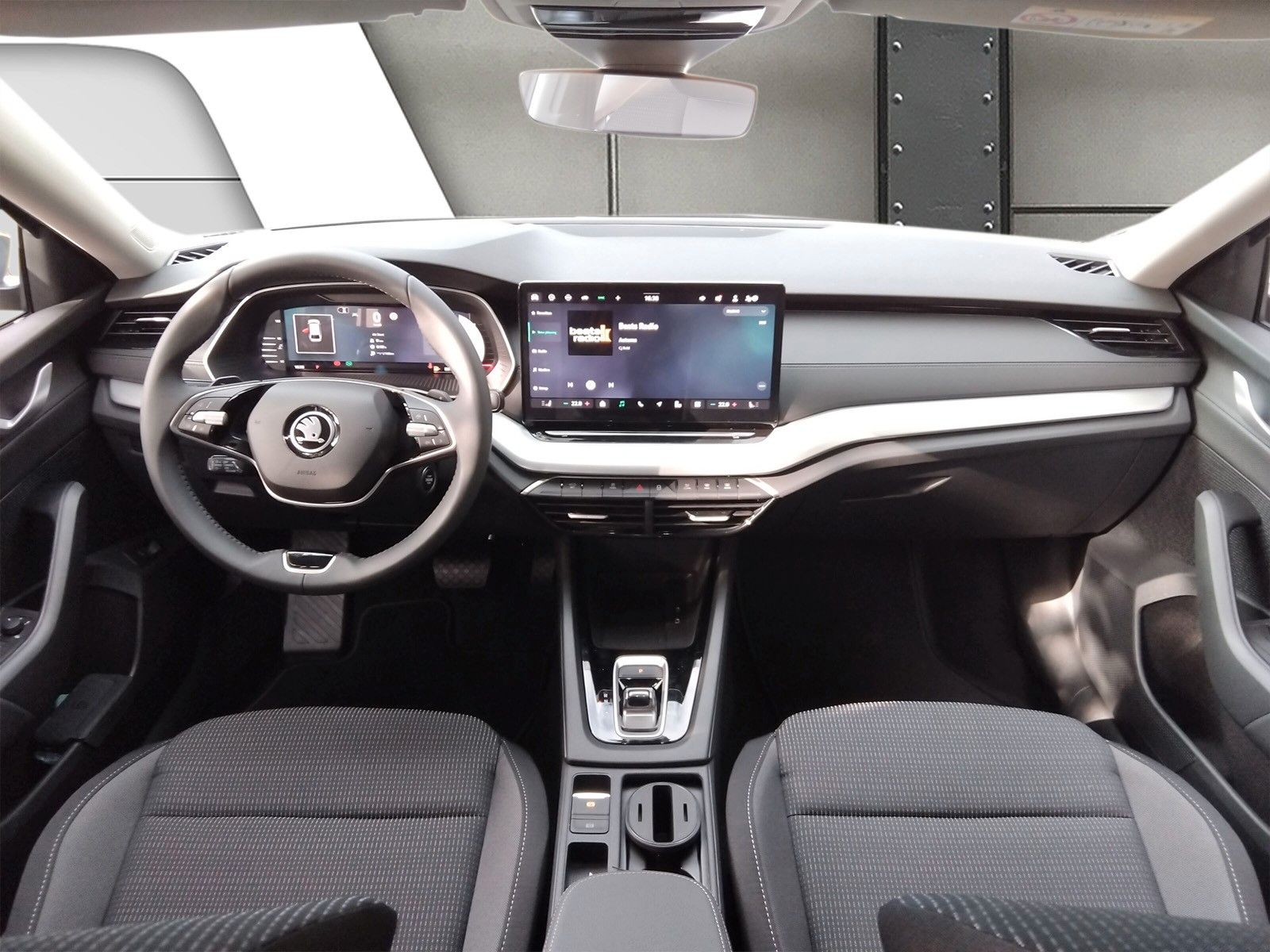 Fahrzeugabbildung SKODA Octavia Combi 1.5 TSI DSG Kamera LED AHK Sideas.