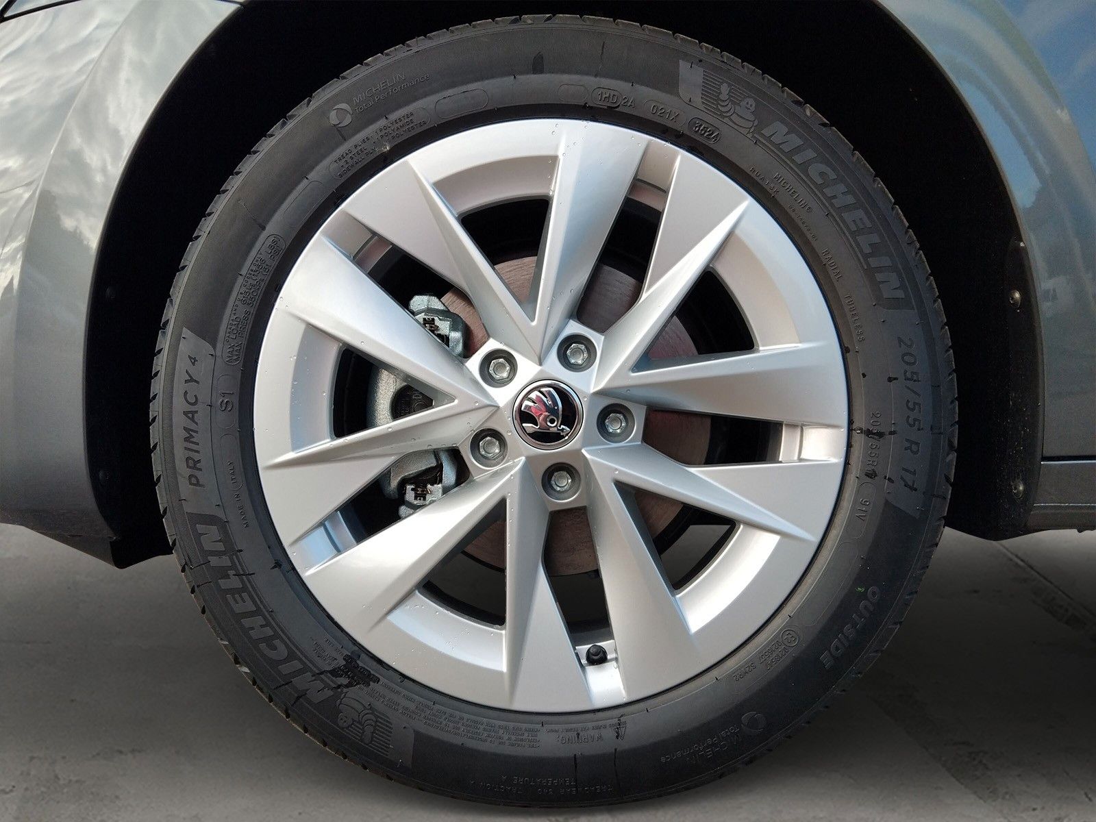 Fahrzeugabbildung SKODA Octavia Combi 1.5 TSI DSG Kamera LED AHK Sideas.
