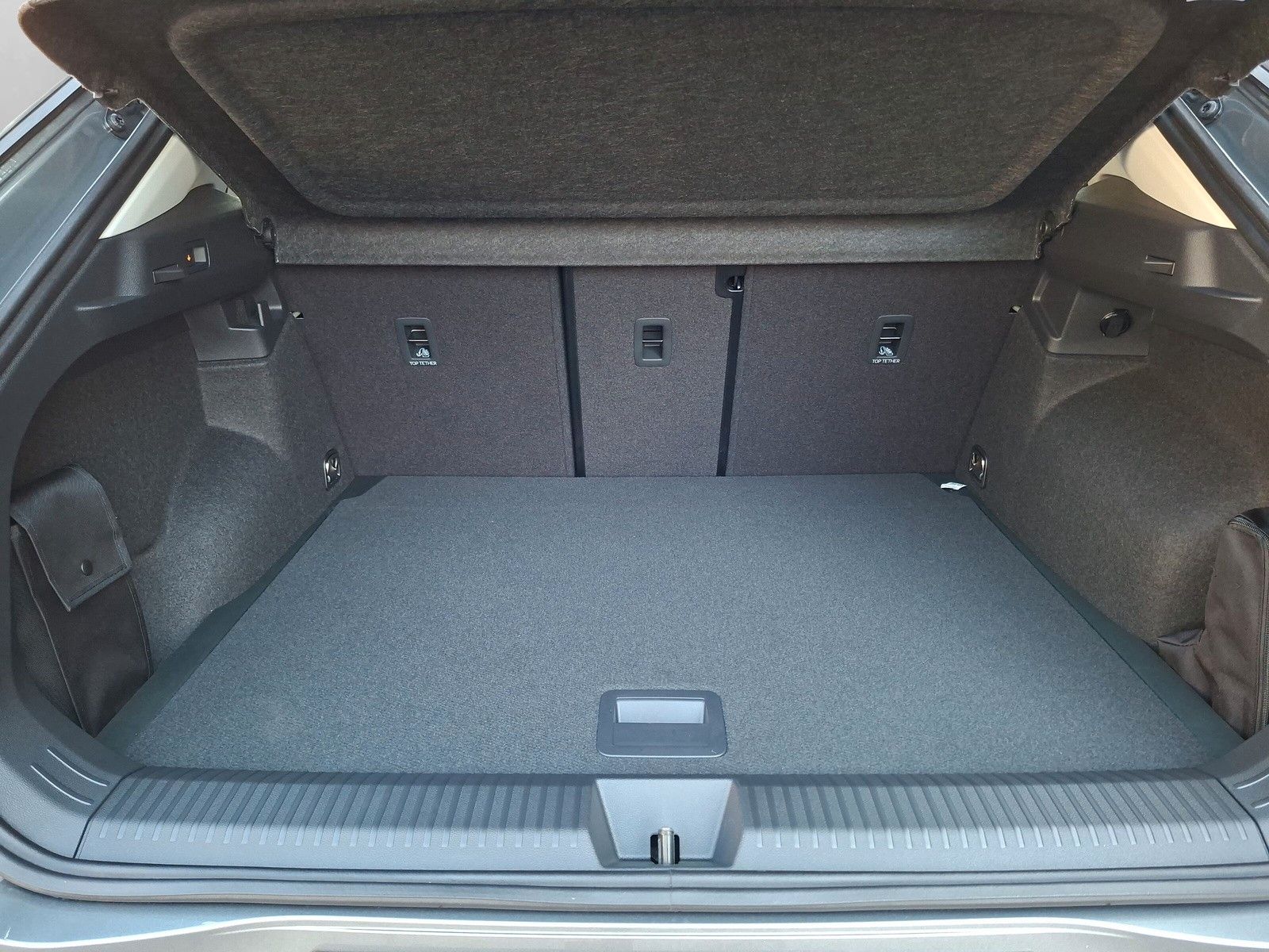 Fahrzeugabbildung Volkswagen T-Roc 1.5 eTSI Side LED AHK ACC Kamera Neu Mod