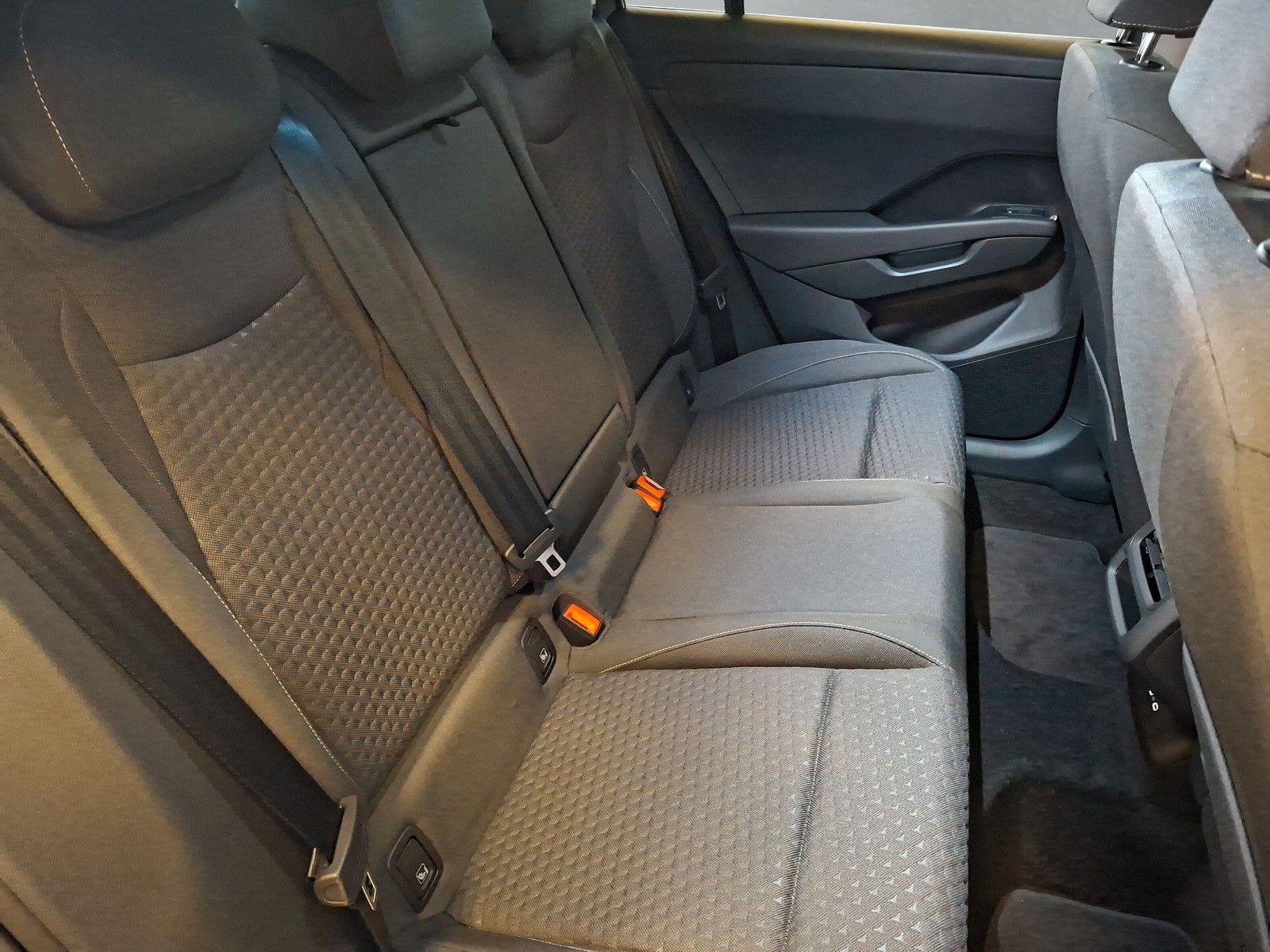 Fahrzeugabbildung Volkswagen T-Roc 1.5 eTSI Side LED AHK ACC Kamera Neu Mod