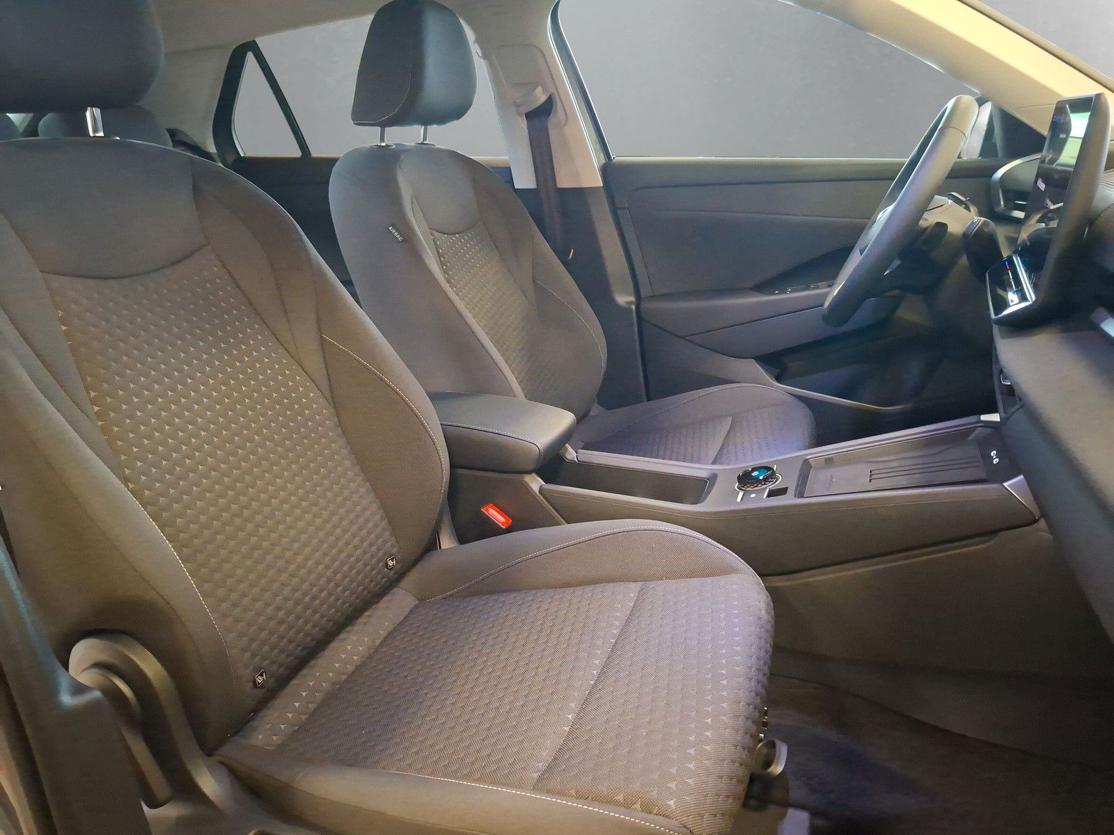 Fahrzeugabbildung Volkswagen T-Roc 1.5 eTSI Side LED AHK ACC Kamera Neu Mod