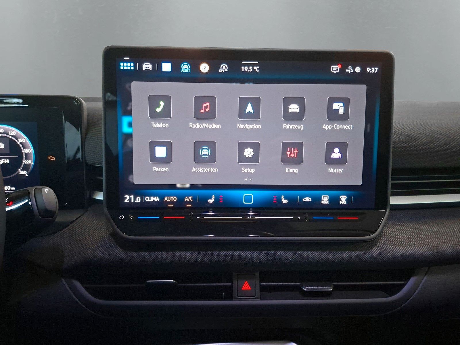 Fahrzeugabbildung Volkswagen T-Roc 1.5 eTSI Side LED AHK ACC Kamera Neu Mod