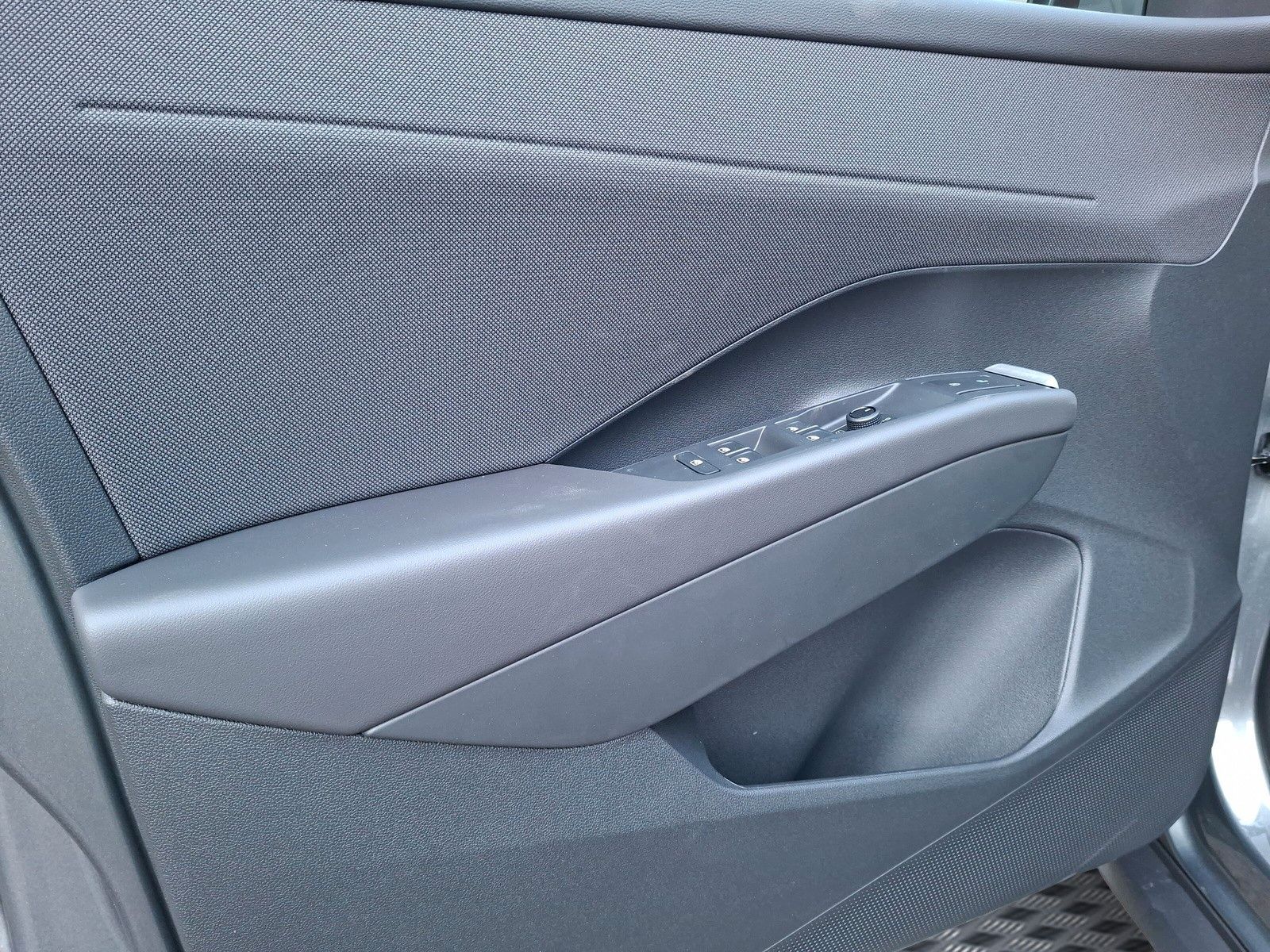 Fahrzeugabbildung Volkswagen T-Roc 1.5 eTSI Side LED AHK ACC Kamera Neu Mod