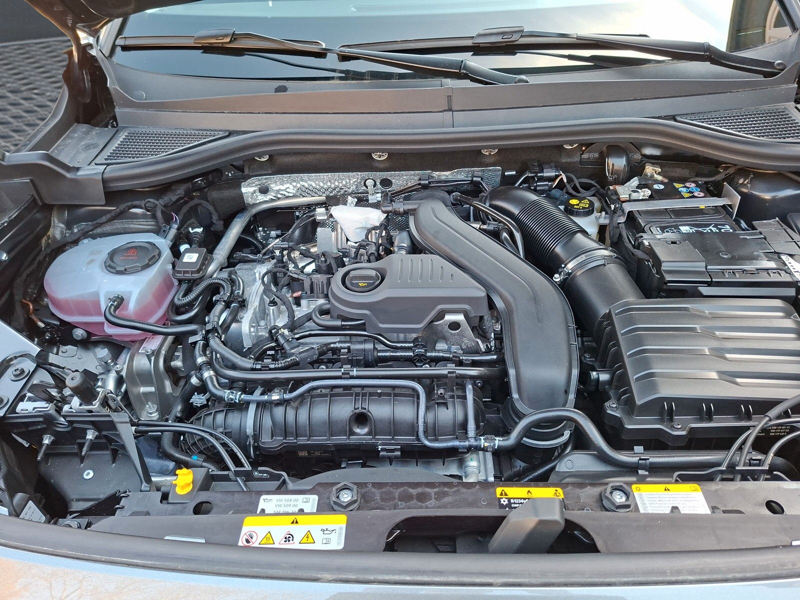 Fahrzeugabbildung Volkswagen T-Roc 1.5 eTSI Side LED AHK ACC Kamera Neu Mod