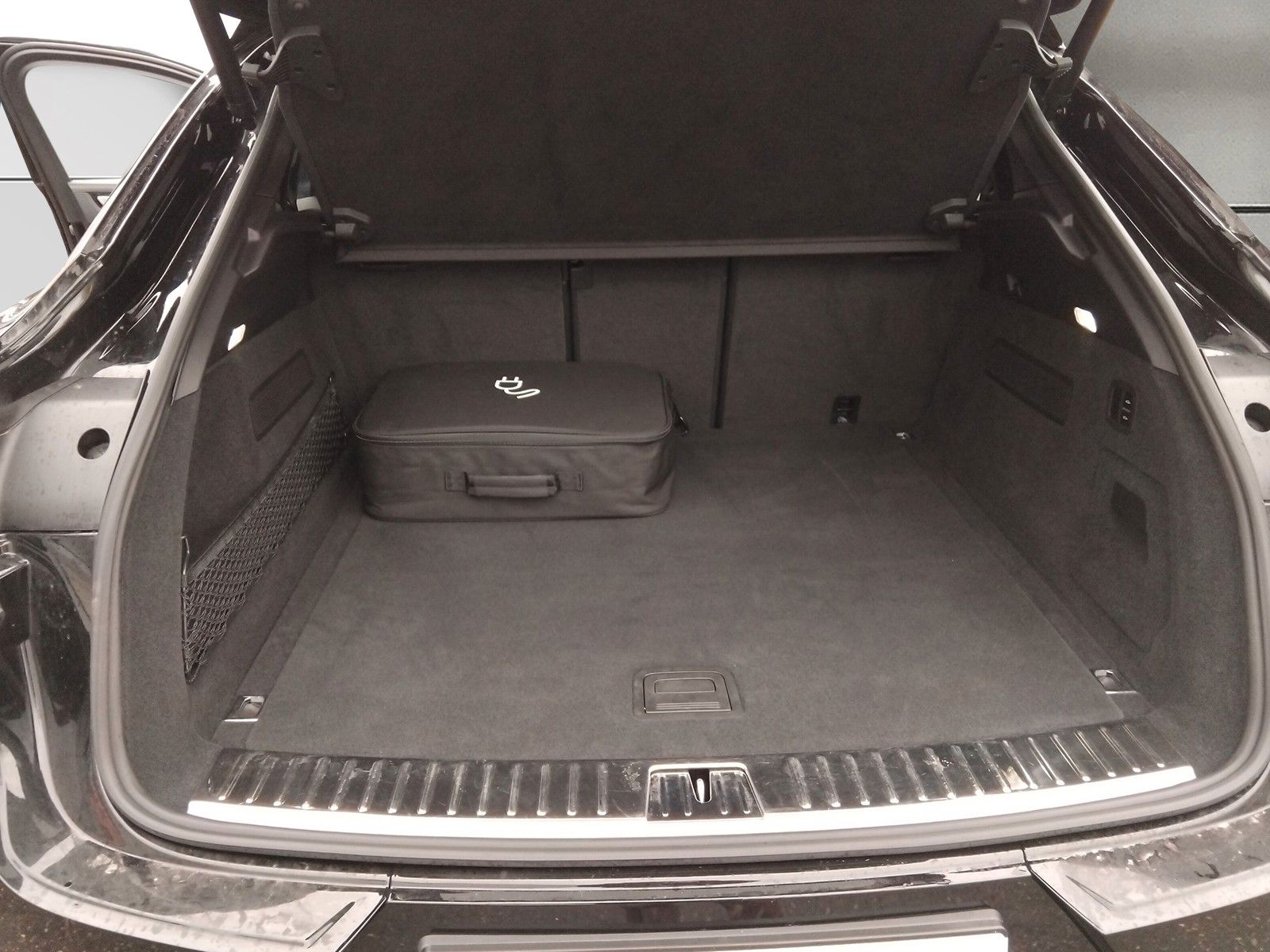 Fahrzeugabbildung Porsche Cayenne Coupe Hybrid Sport 21" Luft Bose  360°