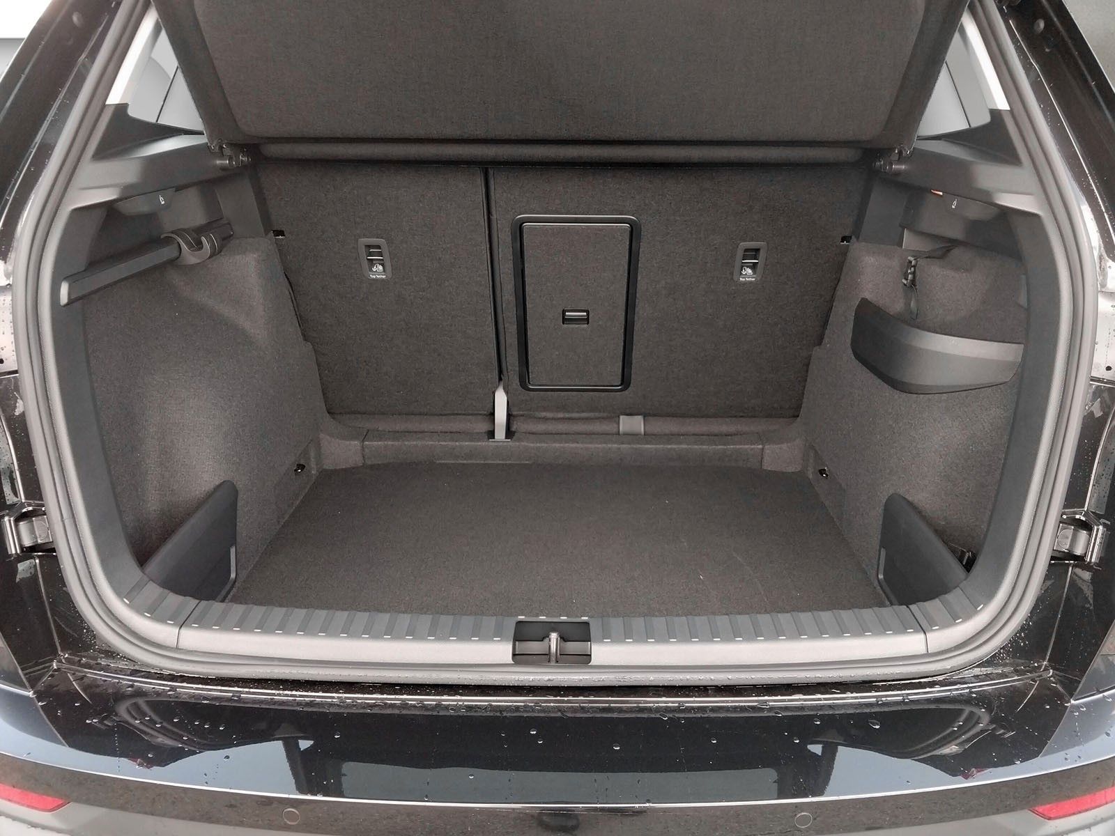 Fahrzeugabbildung SKODA Karoq  1.5TSI DSG Kessy LED AHK Navi ACC eHeck