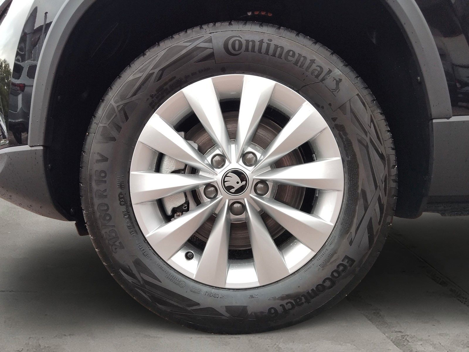 Fahrzeugabbildung SKODA Karoq 1.5 TSI DSG Keyless LED AHK Navi ACC eHeck