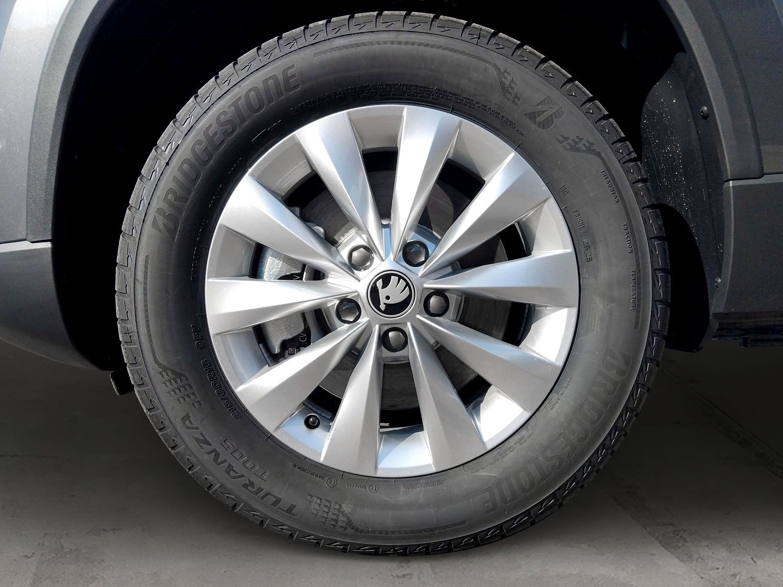 Fahrzeugabbildung SKODA Karoq 1.5TSI DSG Keyless LED AHK Navi ACC eHeck