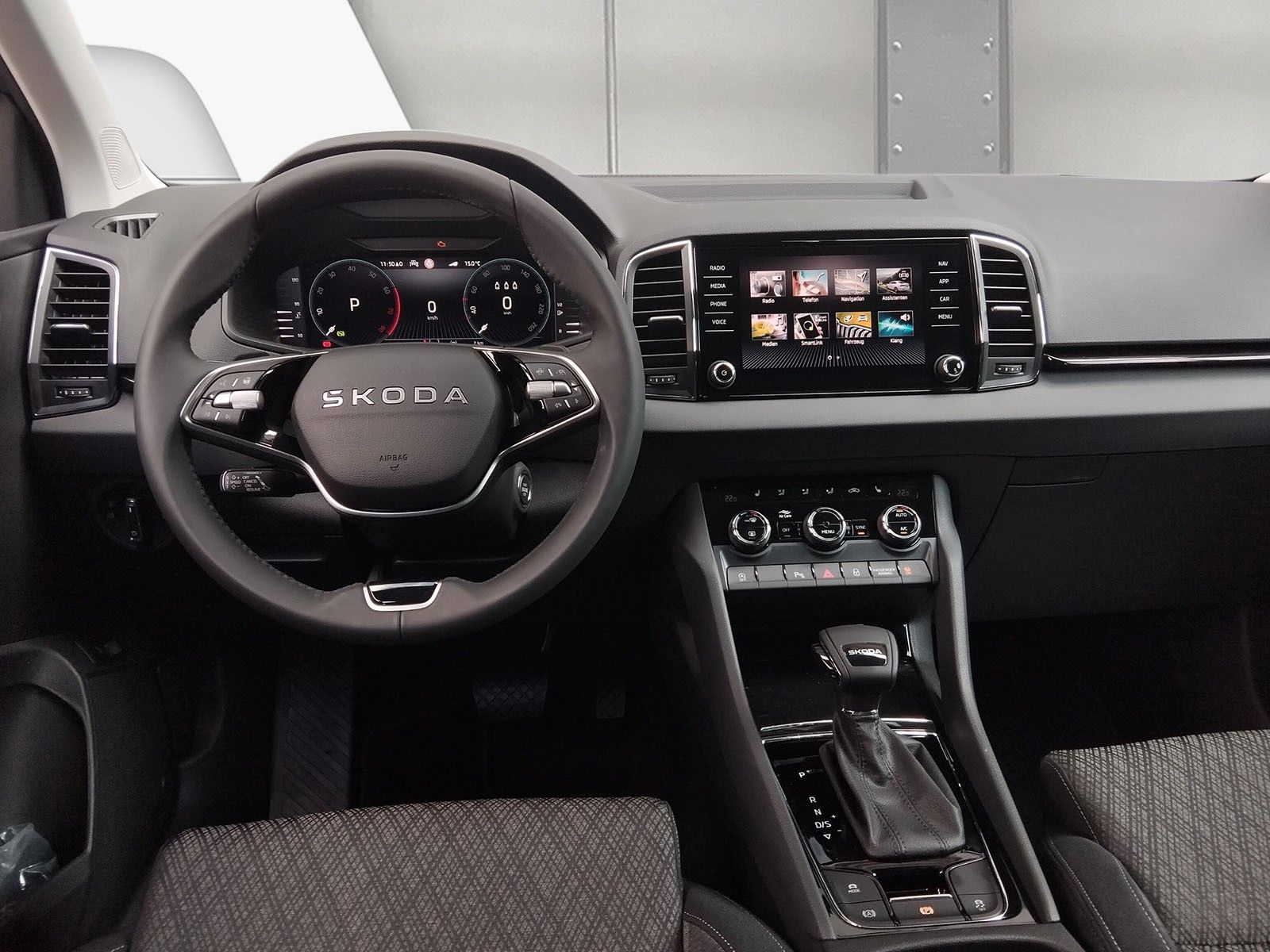 Fahrzeugabbildung SKODA Karoq 1.5TSI DSG Kessy LED AHK Navi ACC eHeck