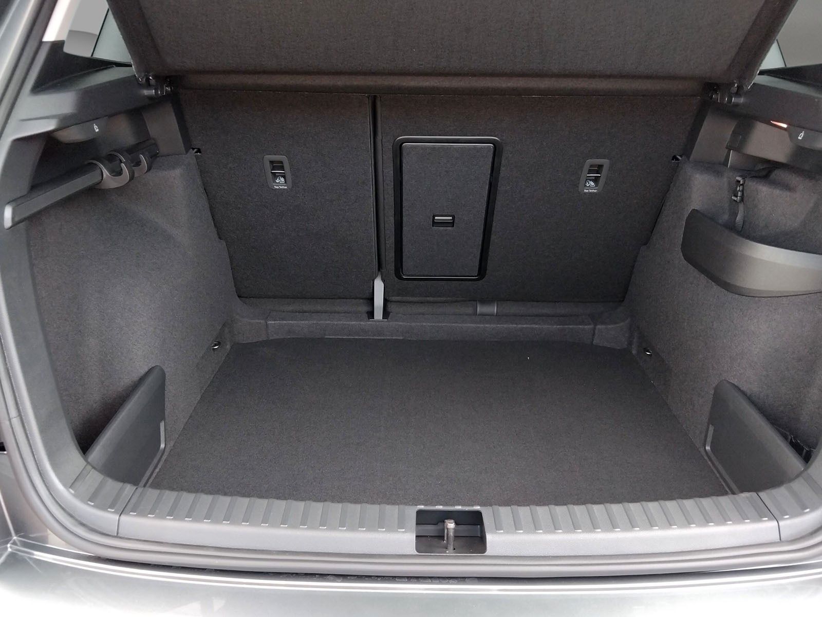 Fahrzeugabbildung SKODA Karoq 1.5TSI DSG Kessy LED AHK Navi ACC eHeck