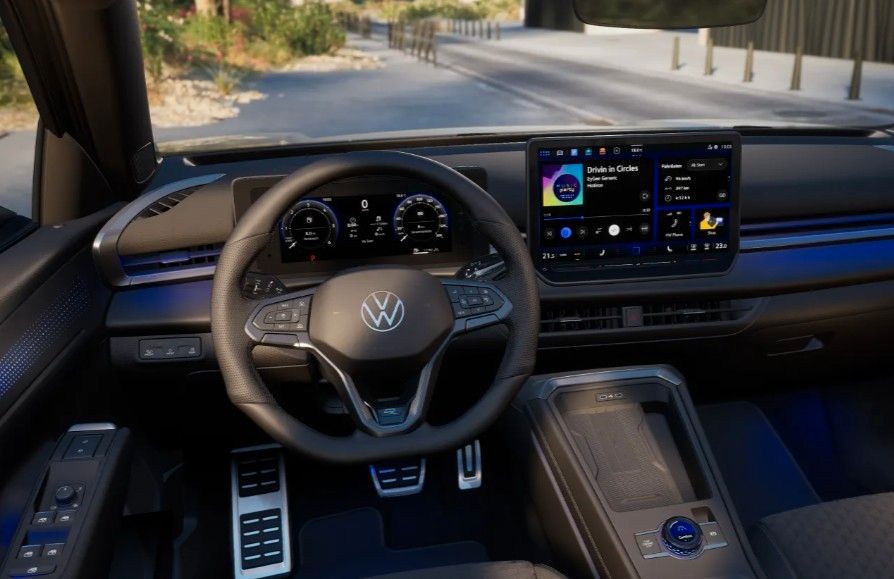 Fahrzeugabbildung Volkswagen T-Roc 1.5TSI R-Line Pano Navi AHK Side19"Neu Mod