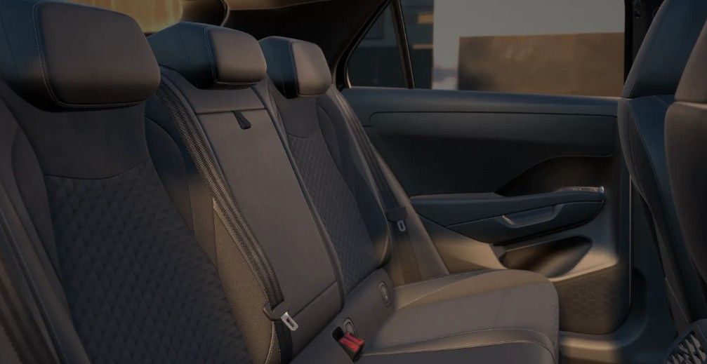 Fahrzeugabbildung Volkswagen T-Roc 1.5 TSI R-Line Pano Navi AHK 19" Neues Mod