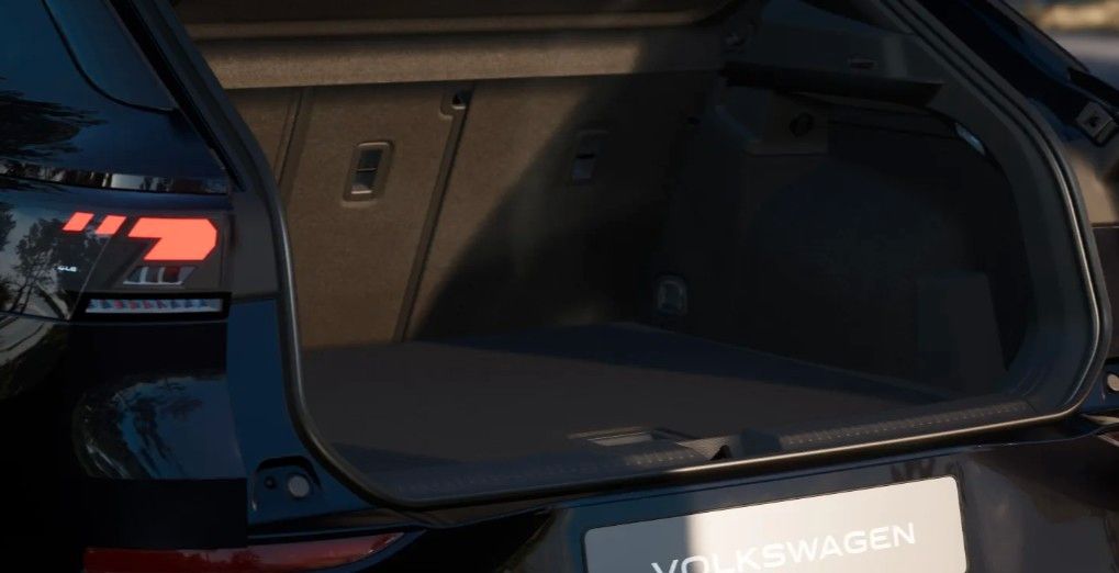 Fahrzeugabbildung Volkswagen T-Roc 1.5 TSI R-Line Pano Navi AHK 19" Neues Mod