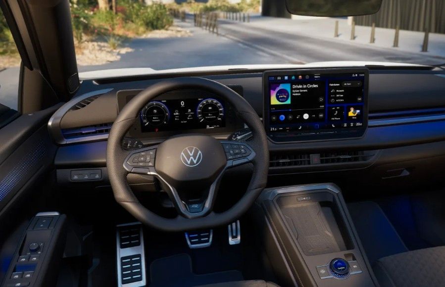 Fahrzeugabbildung Volkswagen T-Roc 1.5TSI R-Line Pano Navi AHK 19" Neues Mod