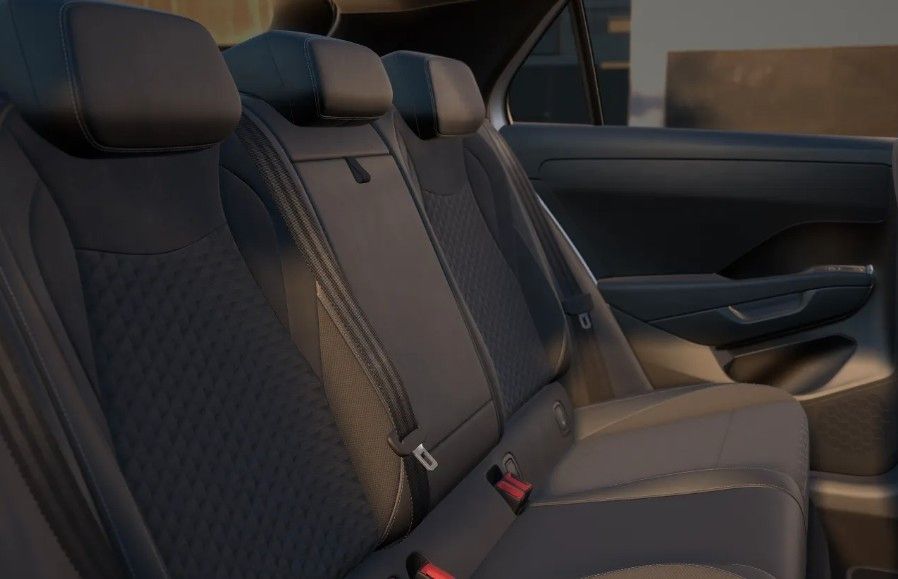 Fahrzeugabbildung Volkswagen T-Roc 1.5TSI R-Line Pano Navi AHK 19" Neues Mod