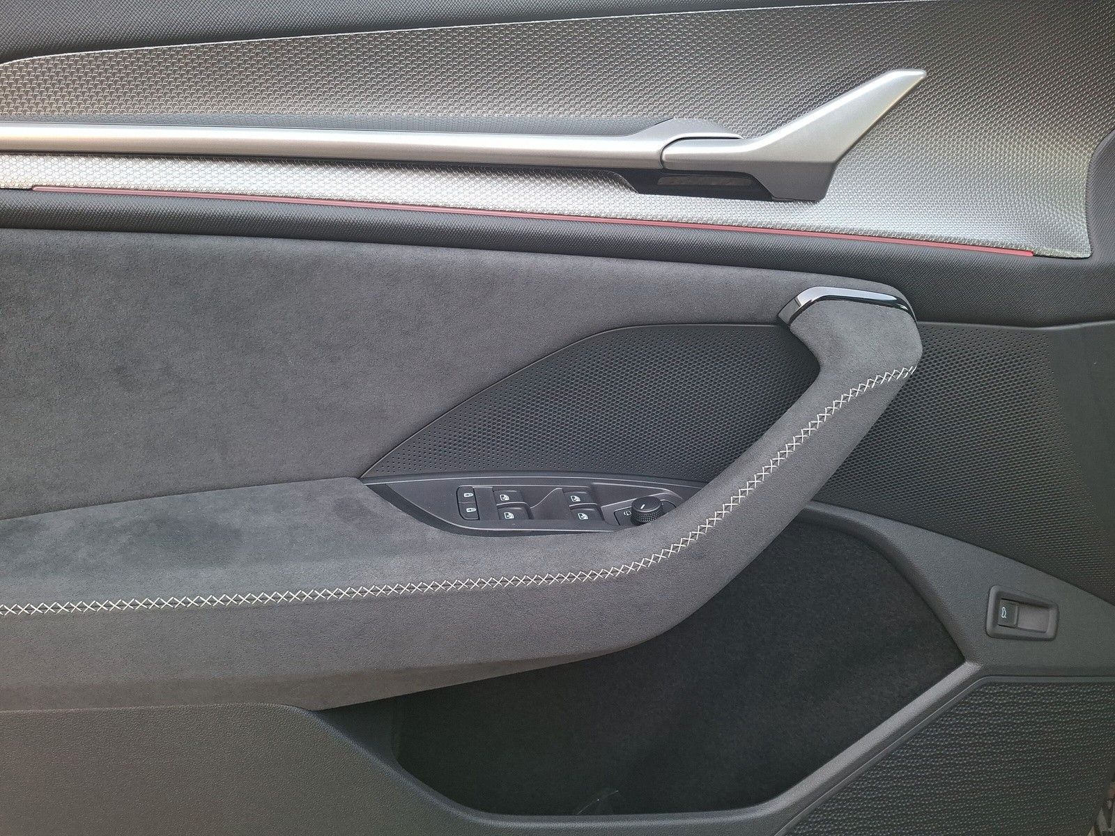 Fahrzeugabbildung SKODA Kodiaq Sportline 1.5TSI IV Plug In Pano AHK 20"