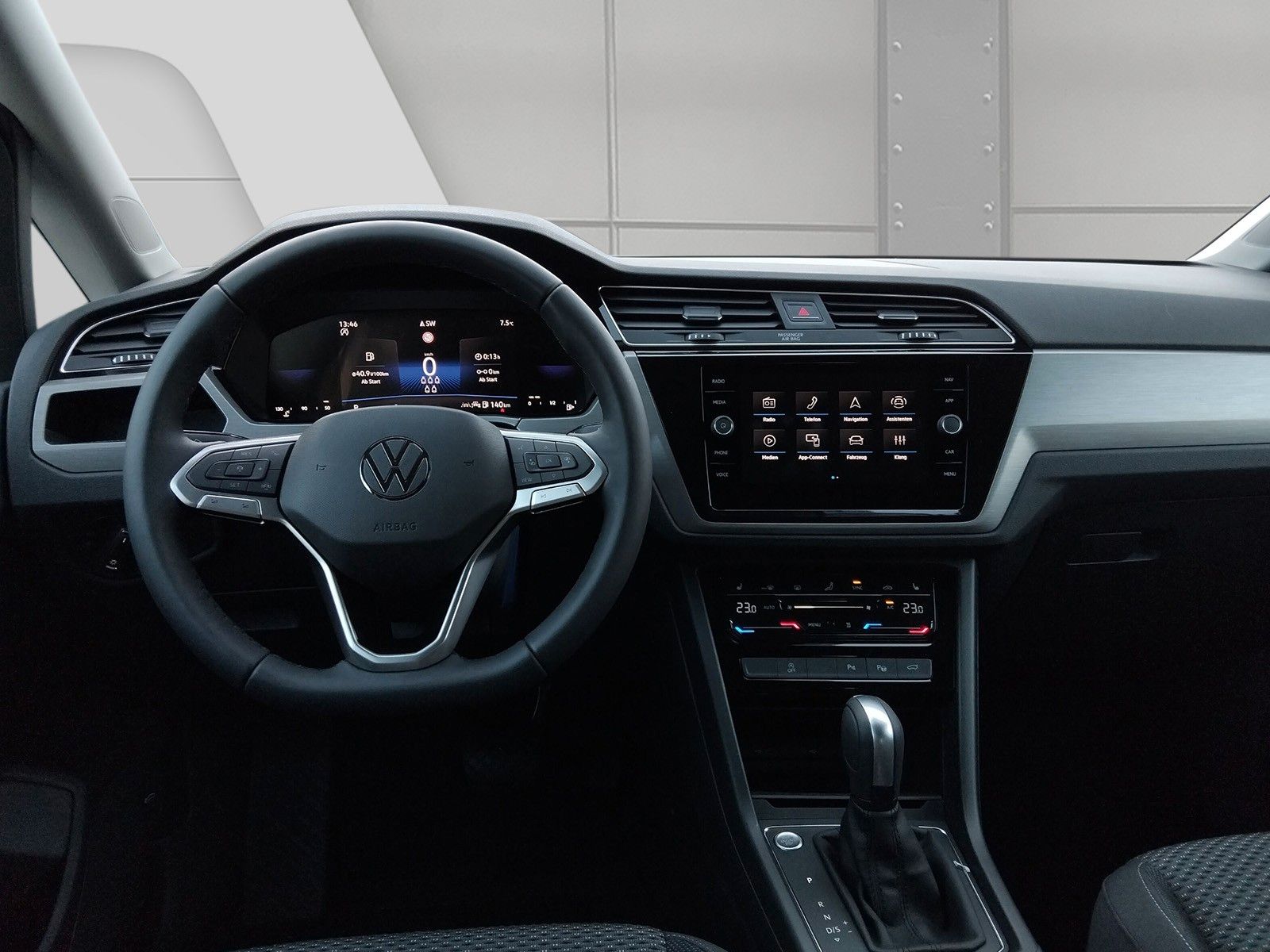 Fahrzeugabbildung Volkswagen Touran 1.5TSI IQ LED ACC 7Stz Panorama Side 17"