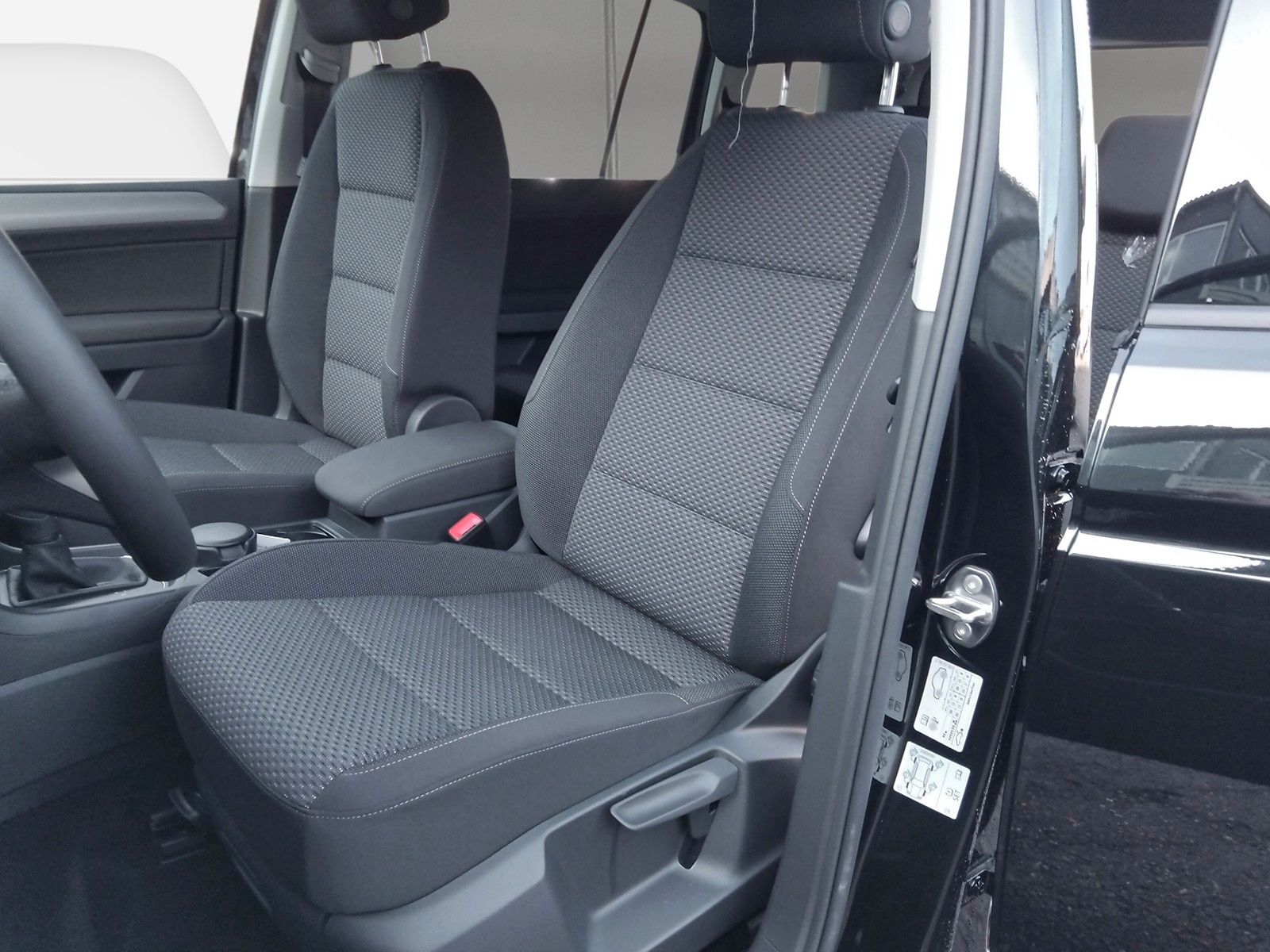 Fahrzeugabbildung Volkswagen Touran 1.5TSI IQ LED ACC 7Stz Panorama Side 17"