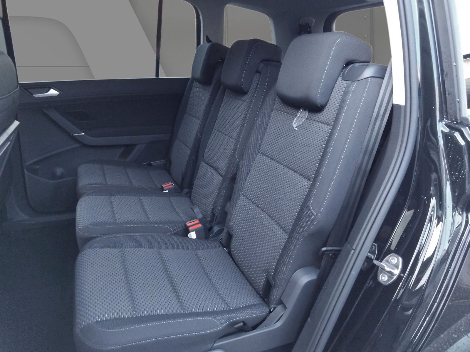 Fahrzeugabbildung Volkswagen Touran 1.5TSI IQ LED ACC 7Stz Panorama Side 17"