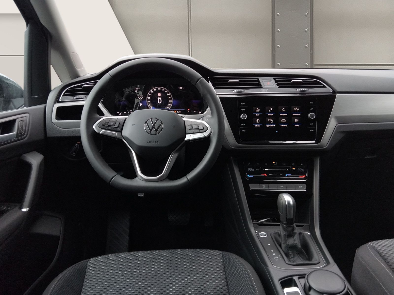 Fahrzeugabbildung Volkswagen Touran 1.5TSI IQ LED ACC 7Stz Standh Side 17"