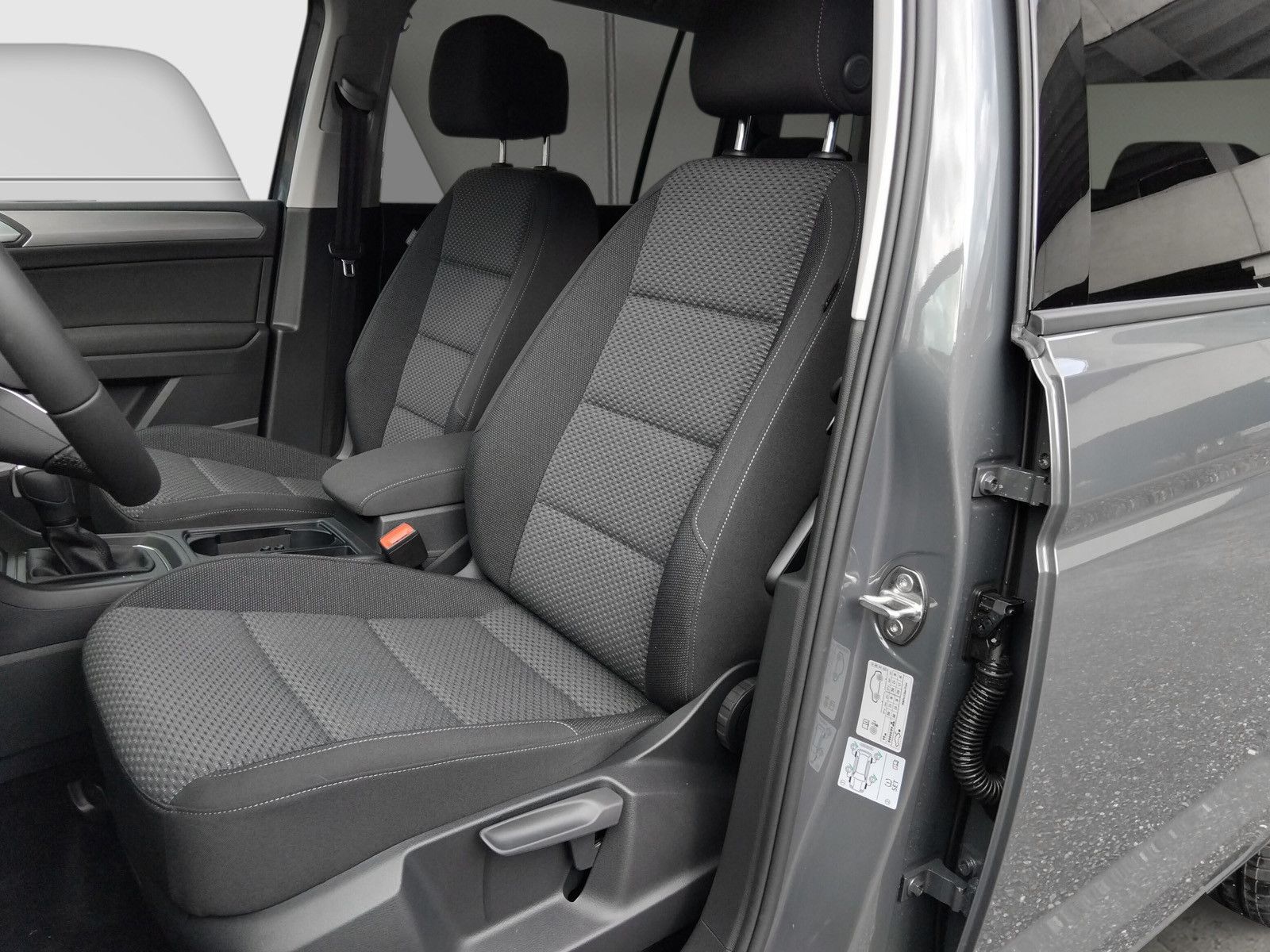 Fahrzeugabbildung Volkswagen Touran 1.5TSI IQ LED ACC 7Stz Standh Side 17"