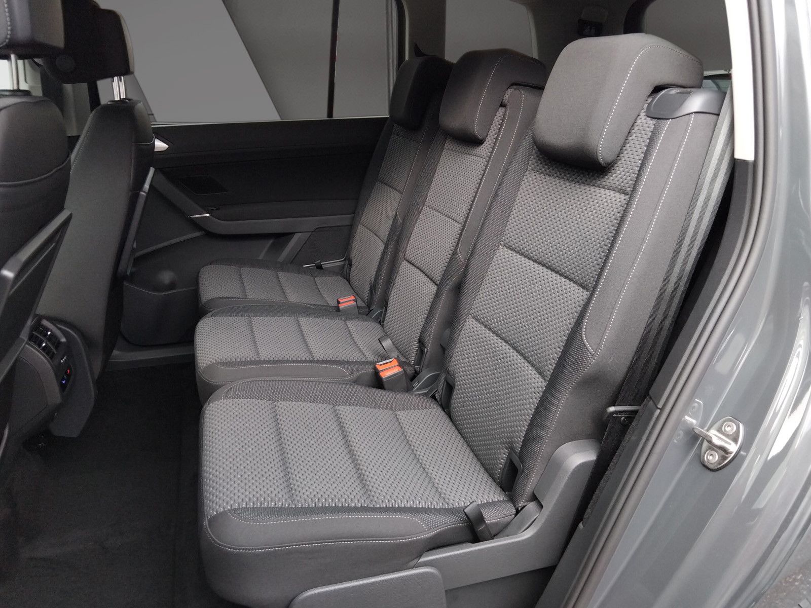 Fahrzeugabbildung Volkswagen Touran 1.5TSI IQ LED ACC 7Stz Standh Side 17"