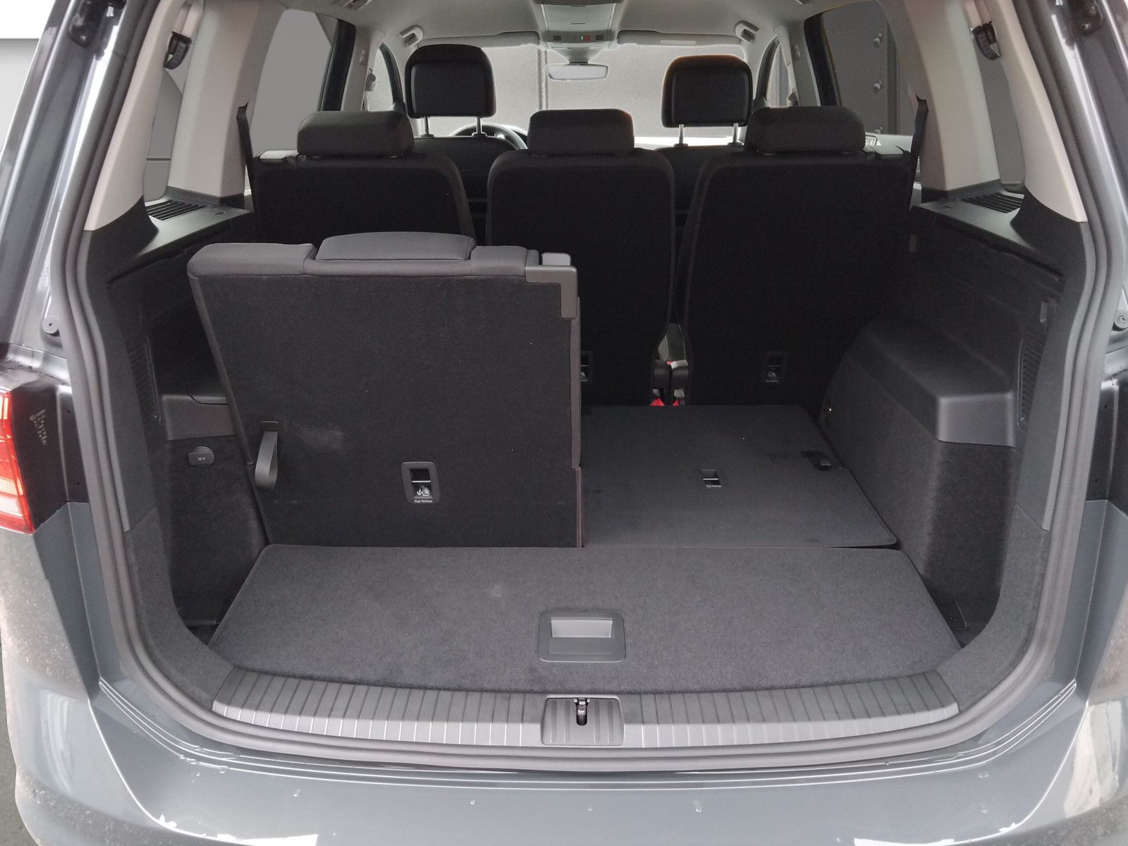 Fahrzeugabbildung Volkswagen Touran 1.5TSI IQ LED ACC 7Stz Standh Side 17"