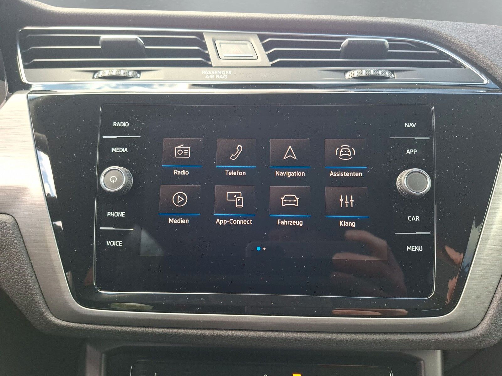 Fahrzeugabbildung Volkswagen Touran 1.5TSI IQ LED ACC 7Stz Standh Side 17"