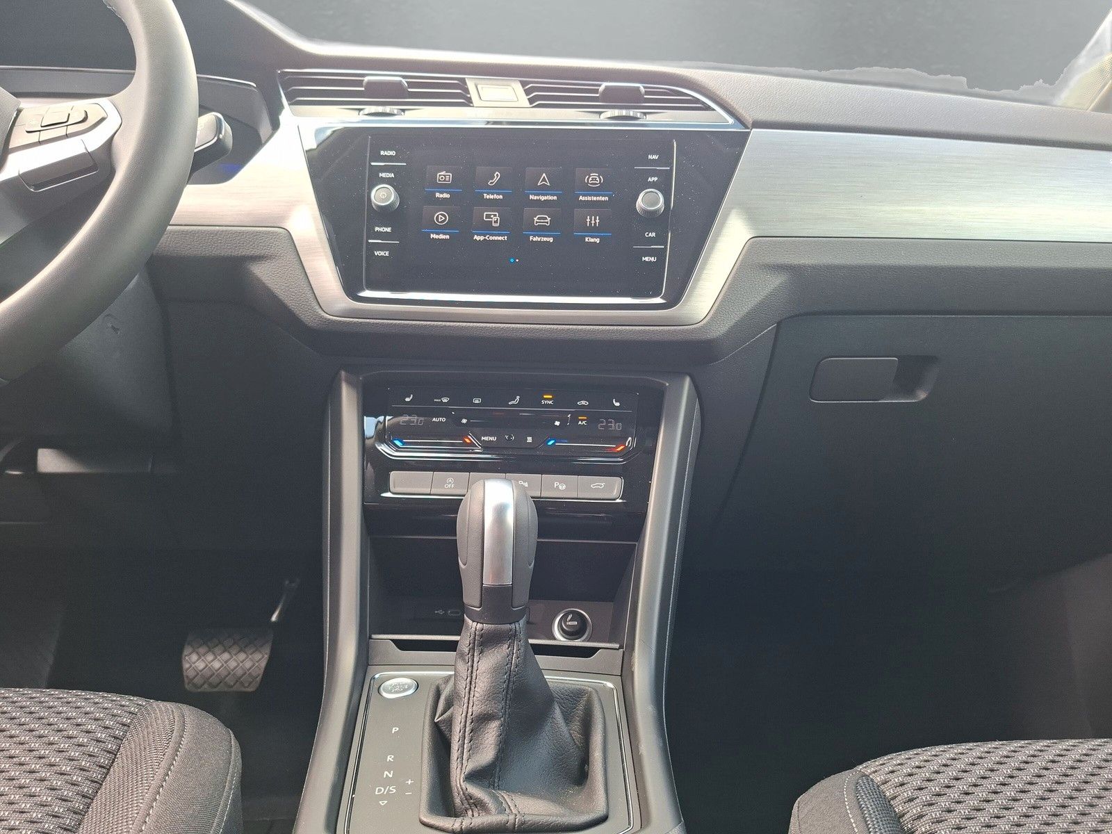 Fahrzeugabbildung Volkswagen Touran 1.5TSI IQ LED ACC 7Stz Standh Side 17"