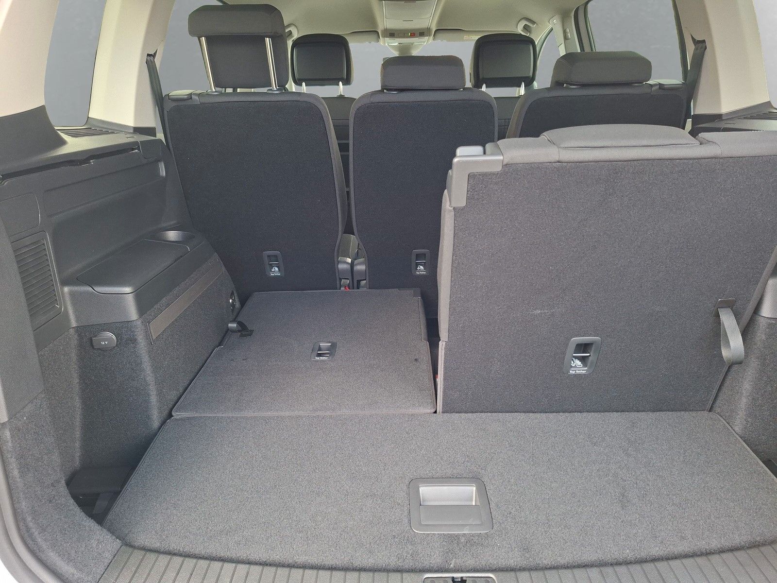 Fahrzeugabbildung Volkswagen Touran 1.5TSI IQ LED ACC 7Stz Standh Side 17"