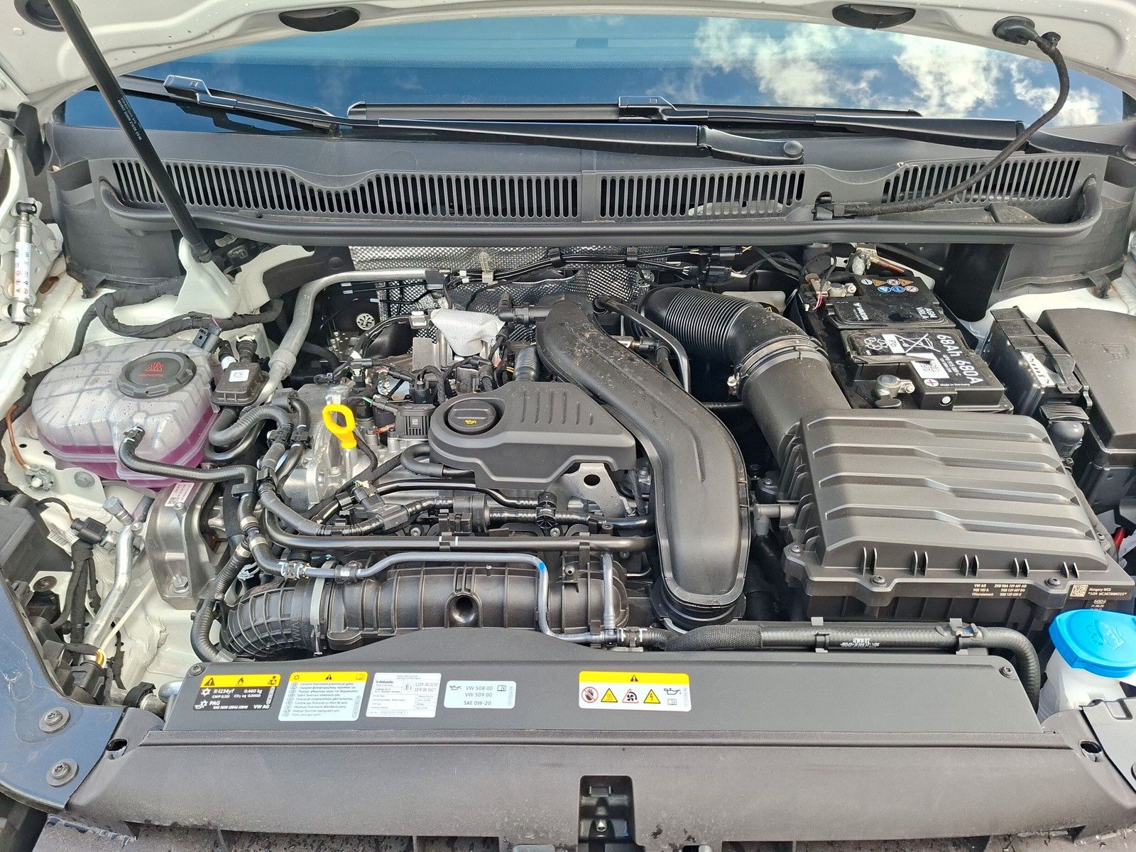 Fahrzeugabbildung Volkswagen Touran 1.5TSI IQ LED ACC 7Stz Standh Side 17"