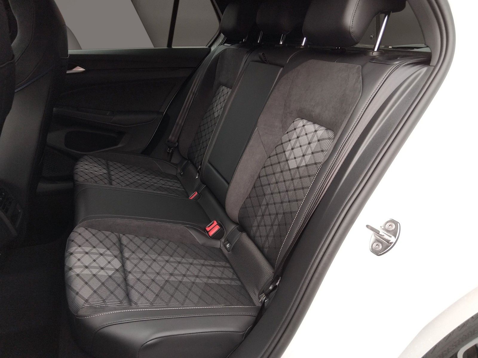 Fahrzeugabbildung Volkswagen Golf VIII 1.5eTSI Neu  R-Line Pano18"SideACC AHK