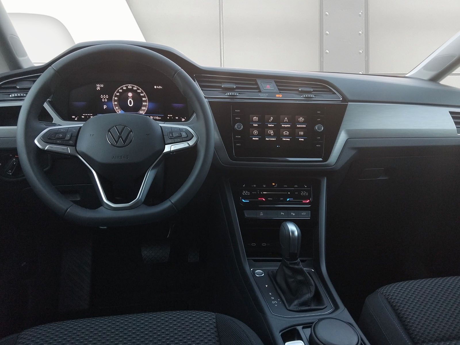 Fahrzeugabbildung Volkswagen Touran 1.5TSI R-Line 7Sitz AHK IQ Navi Side 18"