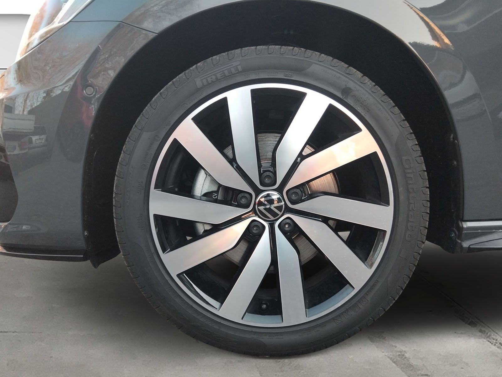 Fahrzeugabbildung Volkswagen Touran 1.5TSI R-Line 7Sitz AHK IQ Navi Side 18"