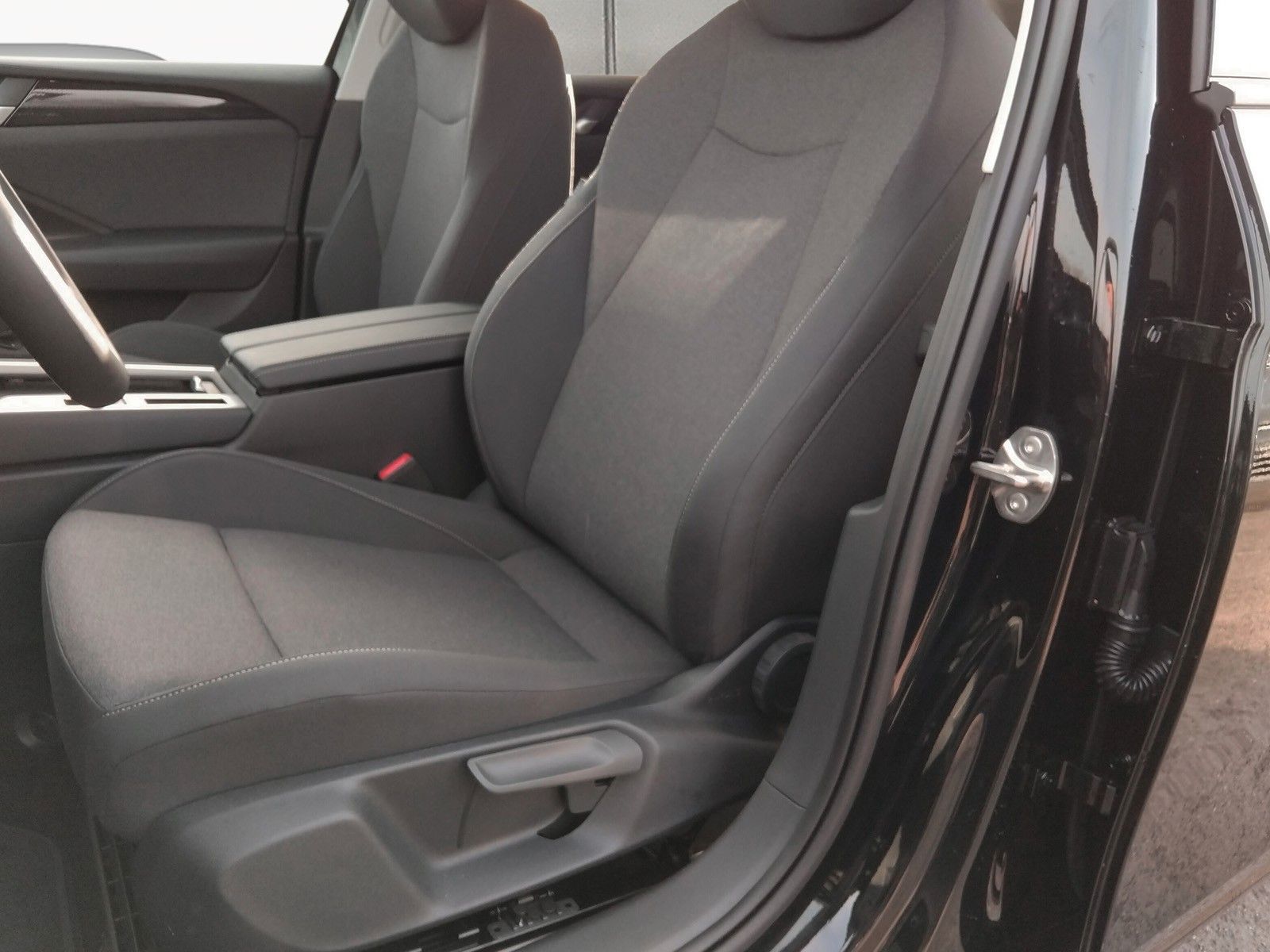 Fahrzeugabbildung Volkswagen Passat Variant 1.5 TSI AHK LED Side ACC 5J.Gar.